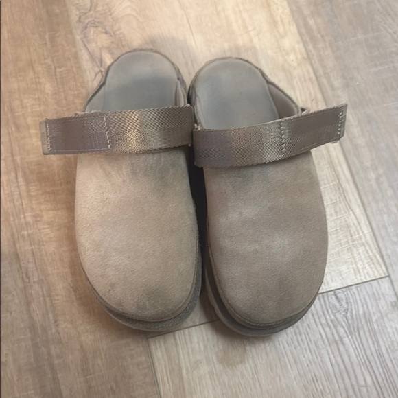 UGG Goldenstar women’s clogs size 7.5 - Picture 5 of 9